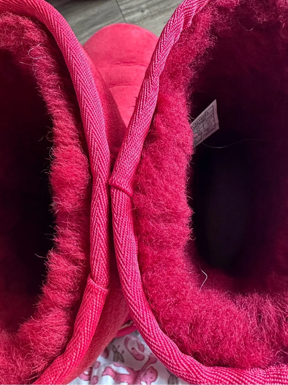 UGG easy pull